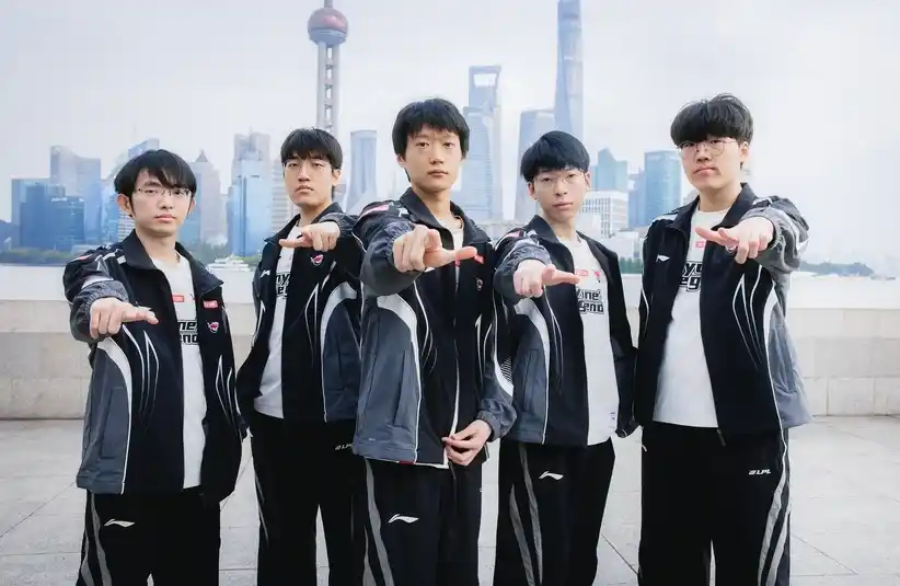 Group shot Anyone's Legend World's 2025 Quaterfinals